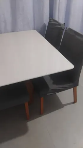 Mesa com 4 cadeiras