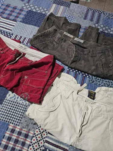 Bermudas sarja coloridas.