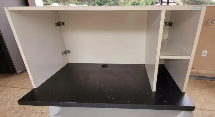 Armário aéreo para micro-ondas