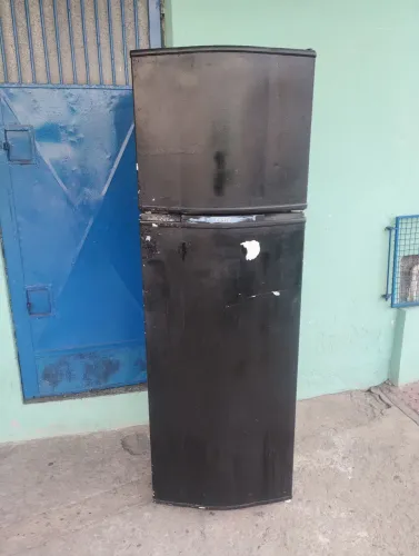 Vendo uma geladeira Frost Free