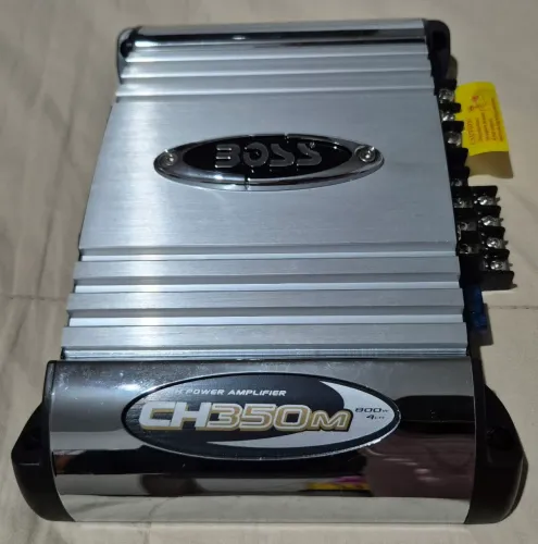 Amplificador som de carro 200 watts 4 canais marca Boss