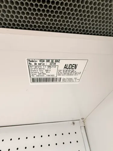 Expositora refrigeradora auden 300 vega