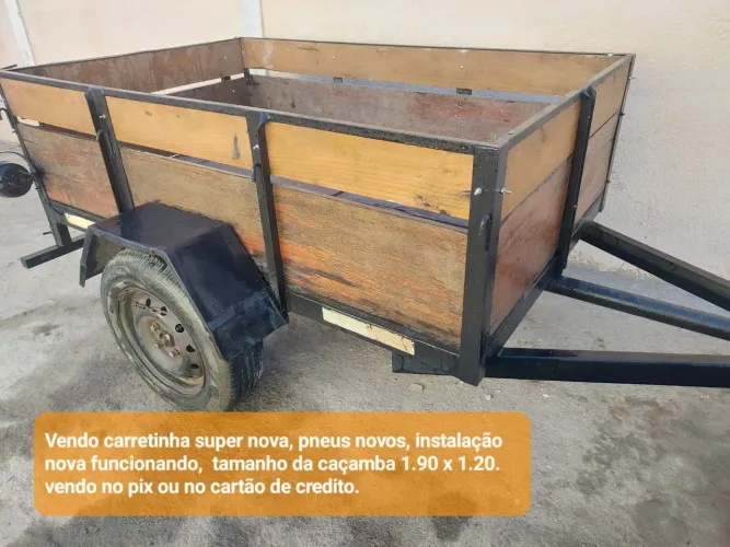 Vendo carretinha semi nova tamanho de 1,90 x 1,20
