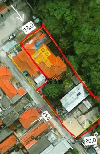 TERRENO 825 M2 PLANO - 2 FRENTES 13X25 E 25X20- COM CASA DE 200 METROS AVERBADA NA MATRICU