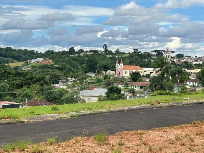 Ótimo terreno no bairro da Ferraria em Campo Largo, 5 min do Parque Passaúna e 20 min de C
