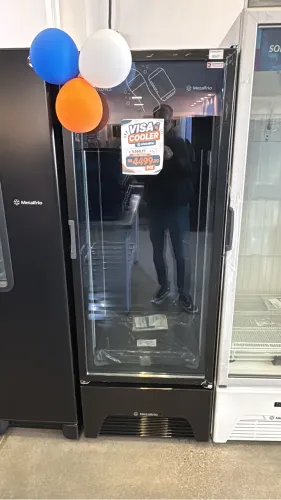 Expositor de bebidas 400 litros Metalfrio Nova