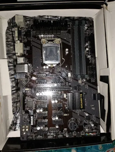Placa Gigabyte B250 Fintech 1151 DDR4 7 geração