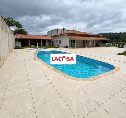 Oportunidade-Linda chácara-Piscina-3Dorms-1500m2-Lago-Lazer Completo.