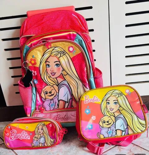Vendo bolsas de escola de criança menina em excelente estado.