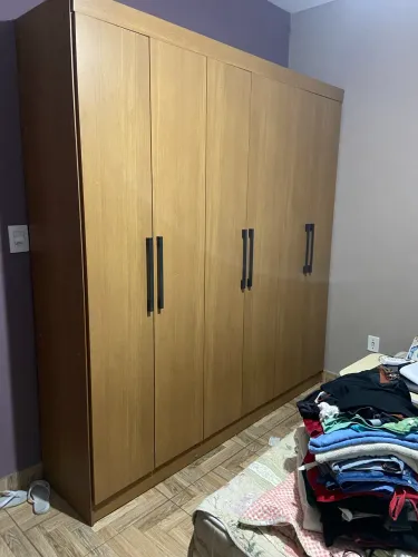 Guarda roupa de casal com 4 gavetas