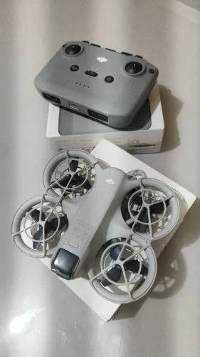 Drone DJI neo, com controle.