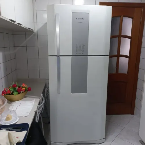 ELECTROLUX GIGANTE FROST FREE COM 553L BRILHANDO E GELANDO MUITO. ACEITO CARTÃO ATÉ 12X