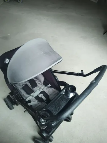 Carrinho de bebê e bebê conforto a venda