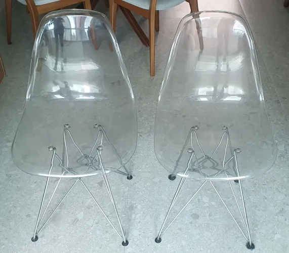 Cadeira Eiffel Eames em acrílico