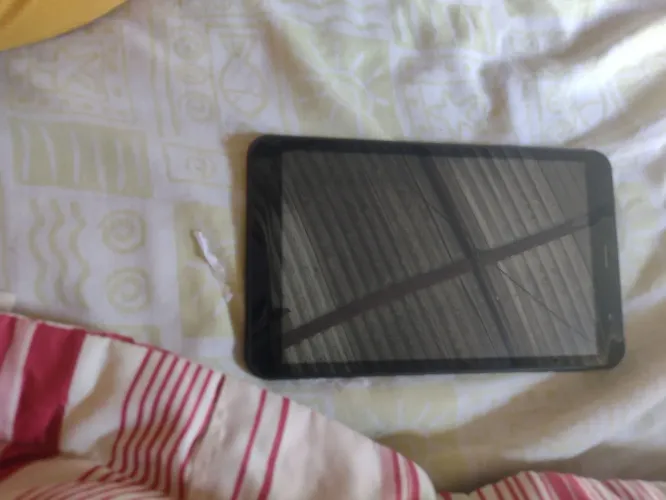 Lindo tablet para retirada de peças 