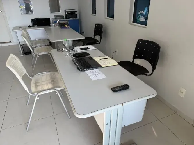 Mesa Escritório e Cadeira