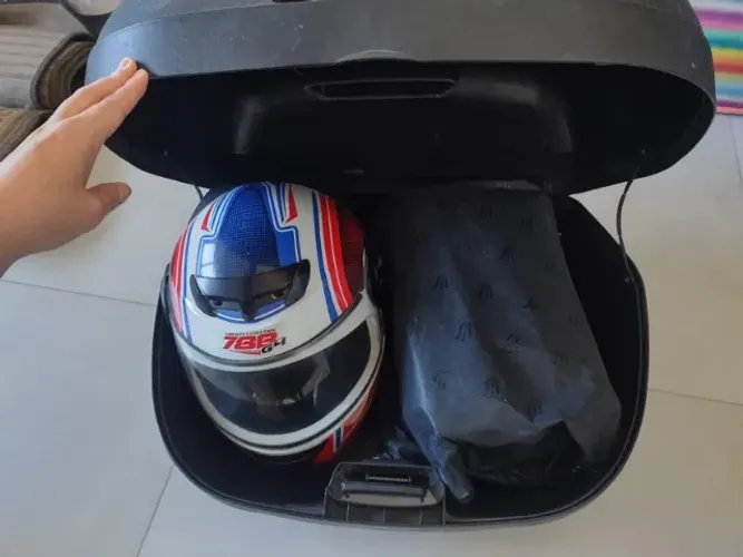 Kit para Motoqueiro Completo: Baú Pro Tork + Suporte + Capacete