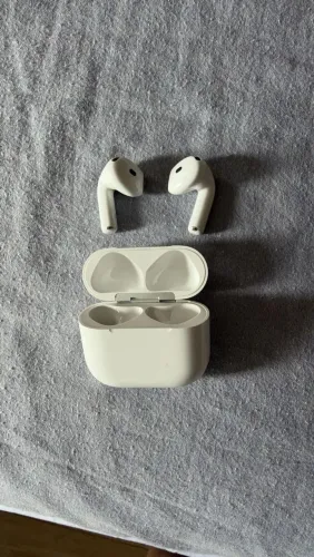 AirPods 4 em boas condições 