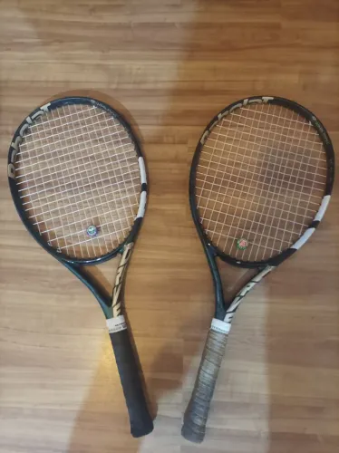 Vendo par de raquete babolat Evo drive ótimo estado de uso!!!