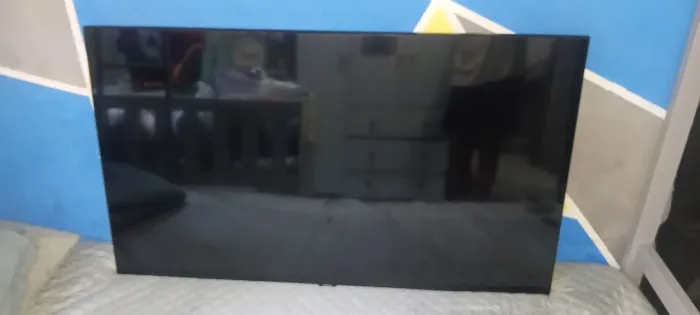 Vendo uma tv sansung tu8000 tela acende e apaga nao esta quebrada