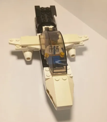 LEGO Avião Branco - Imaginação em Altitude Máxima!