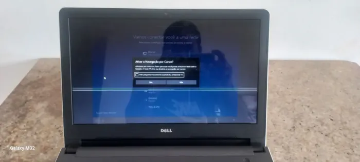 Vendo notebook DELL com processador core 13, memória 4GB,disco rígido 1TB.