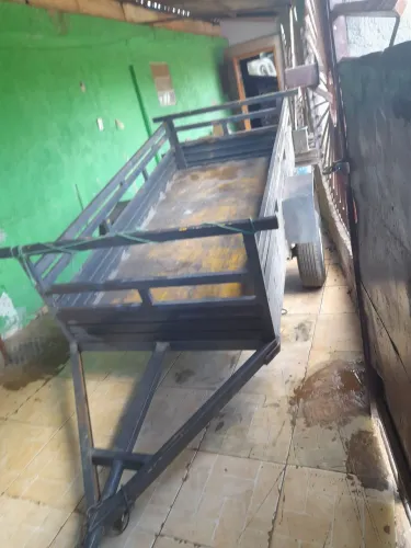 Vendo carretinha nova emplacada em dias documentação ano2025