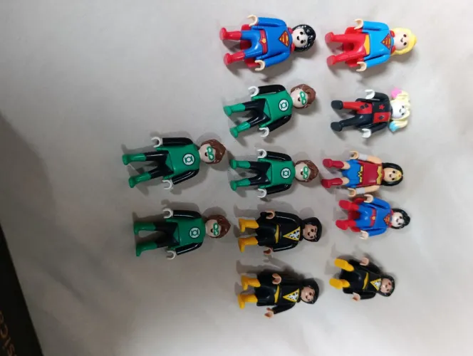 Colecionáveis kinder ovo DC Playmobil