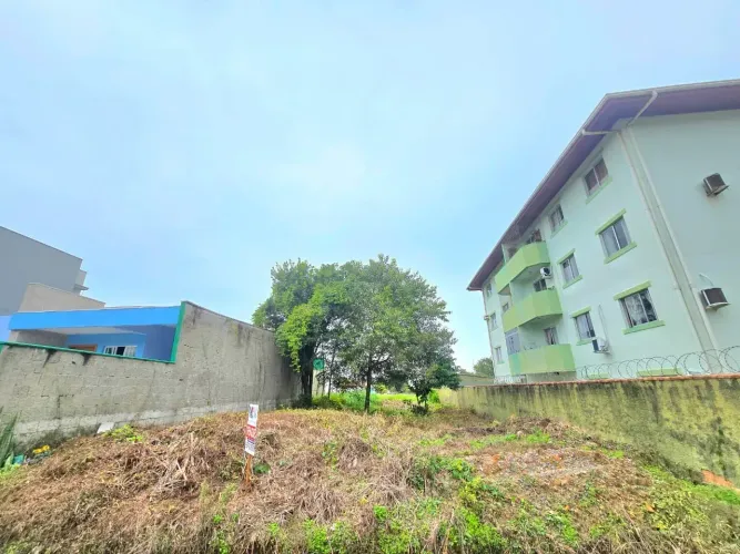 Terreno no Centro em Barra Velha a poucos metros da praia.