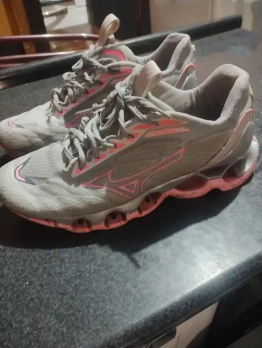 Dous tenis feminino por apenas 30 reais os dois
