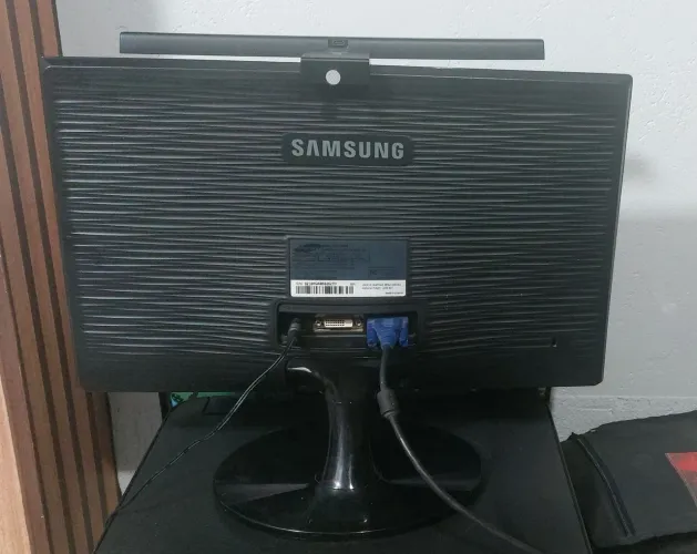 Monitor Samsung 19" LED B1930 - Kit Fonte + Cabos + Lightbar -- Pronto pra uso imediato.