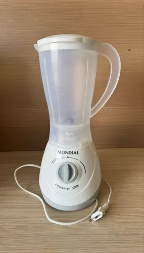Liquidificador Mondial - cor branca