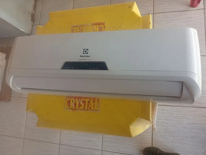 Evaporadora 12.000 BTUs inverter Eletrolux Usada