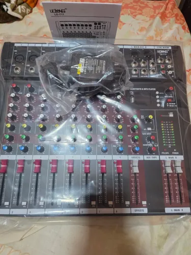 Mesa de som 8 canais com bluetooth , efeitos ,USB