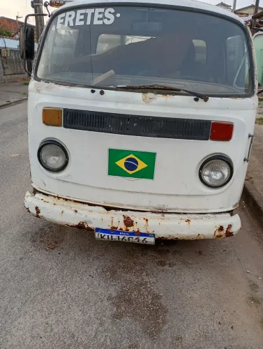 Vendo Kombi ano 83 com branco 