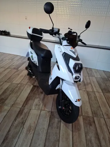 Moto nova peguei numa dívida 