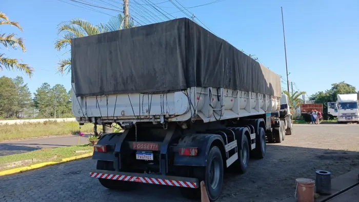 Carreta caçamba