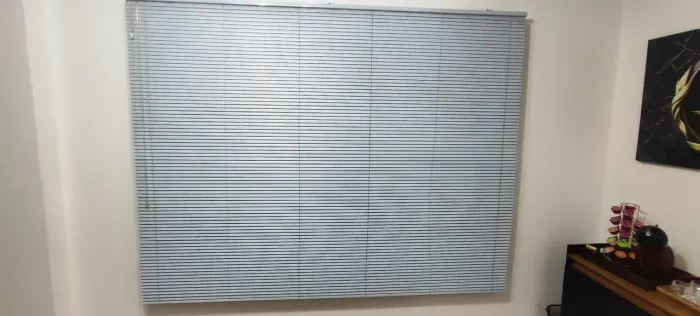Persiana Horizontal Branca Alumínio 2,45 x 1,90m - Excelente Estado | R$ 650
