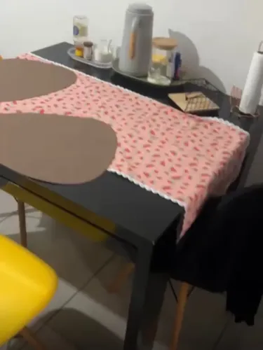 Mesa de jantar 4 lugares com cadeiras