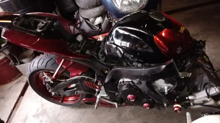Sucata de moto para retirada de peças Suzuki Srad 750 2007