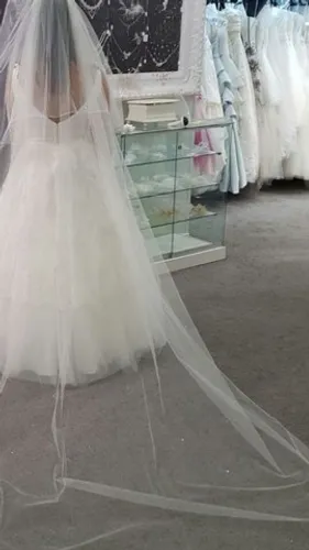 Vestido de noiva nunca usado, de muito bom gosto!