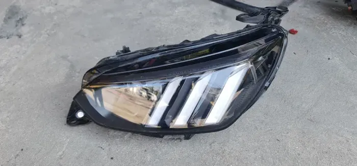 Farol do Peugeot 208