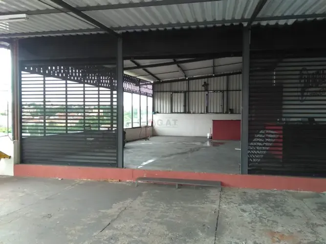 Salão Comercial à Venda em Sorocaba-SP, Jardim Vera Cruz - 360m², 1 Banheiro!