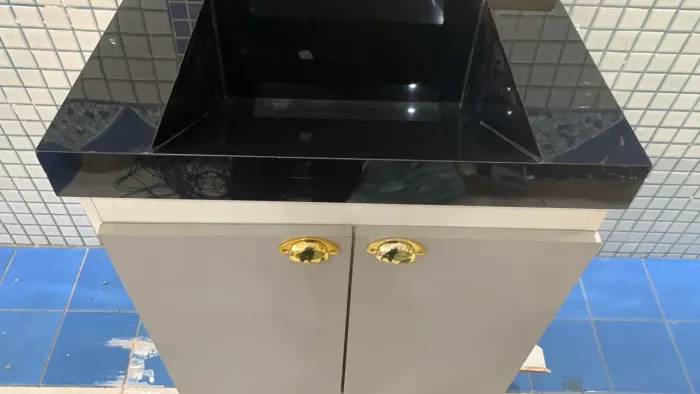 Lavatório de porcelanato + gabinete 