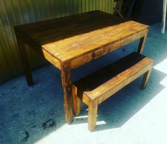 Mesa rustica de madeira tratada encomende já!!!