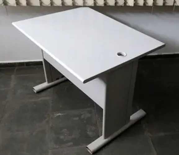 mesa 1,20m com gaveta temos a partir de 350,00