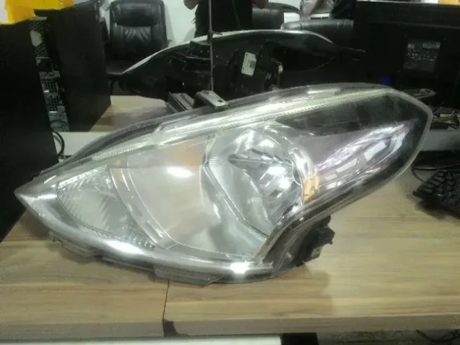 Farol Esquerdo Nissan Versa 2014 a 2019 26060 9KM0A