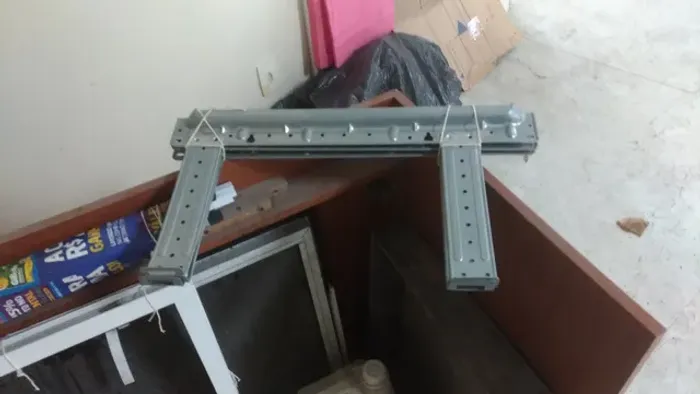Suporte ar cond tipo Split, 3u, metal, bom estado.