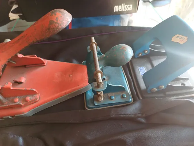 1GRAMPEADOR  2 PERFURADORES por 75.00