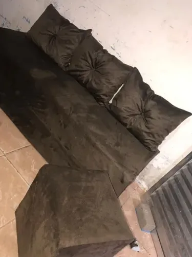 Sofa cama 3 almofadas + 01 puff de fábrica 